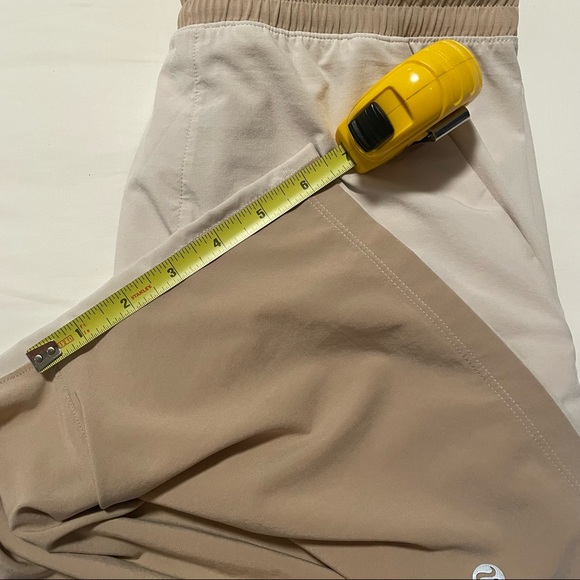 Lululemon Small Pace Breaker Shorts 7 inch Inseam White Opal and Beige - Picture 4 of 4